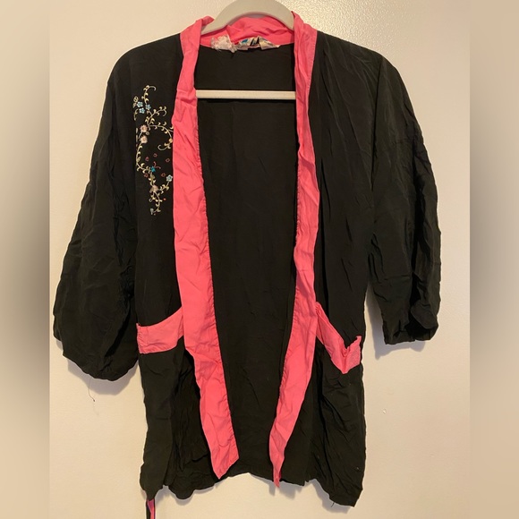 Vintage Other - Vintage black and pink embroidered short robe